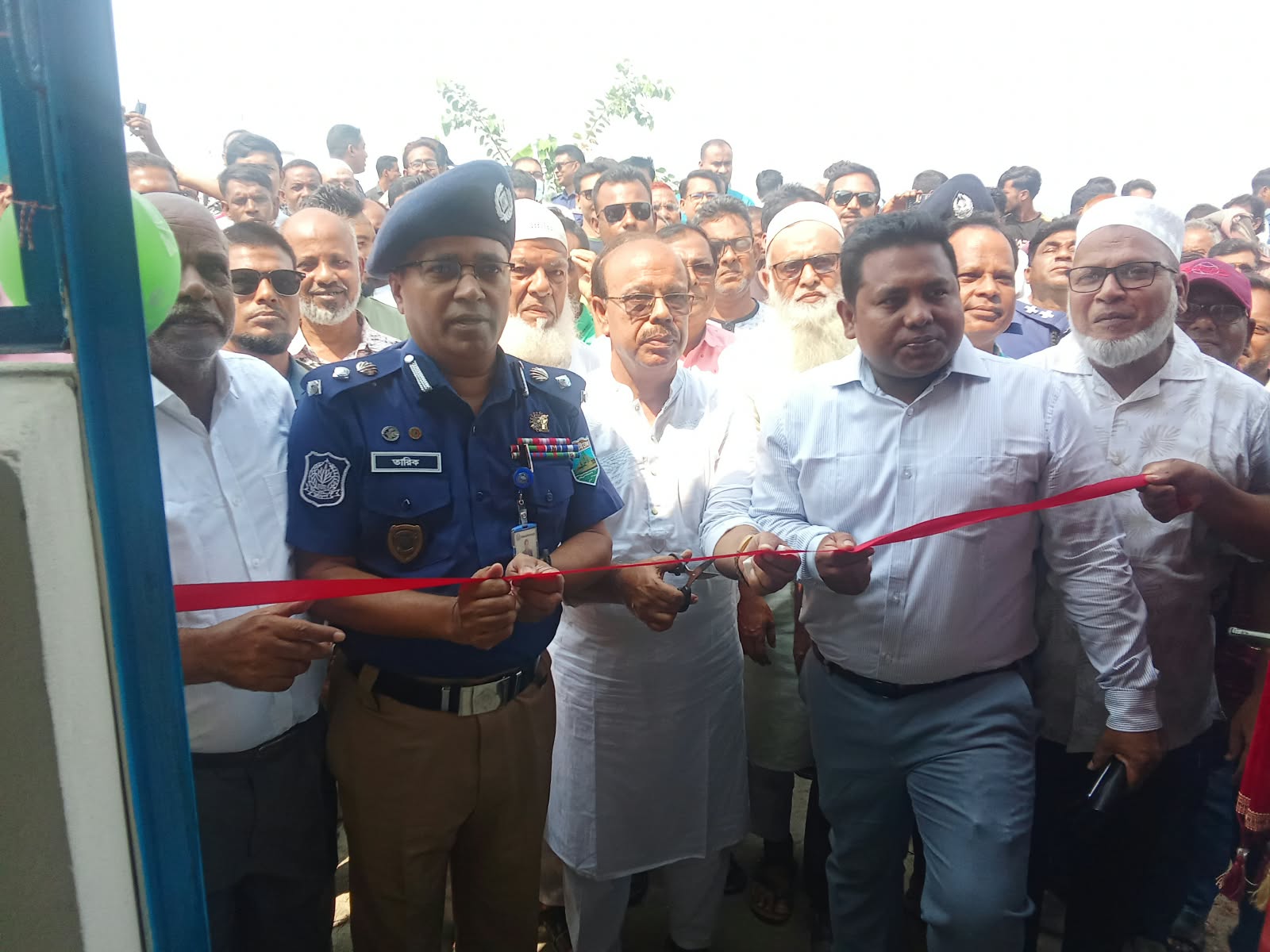 নওগাঁর আত্রাইয়ে  পুলিশ বক্সের উদ্বোধন করলেন রেজাউল ইসলাম রেজু এমপি