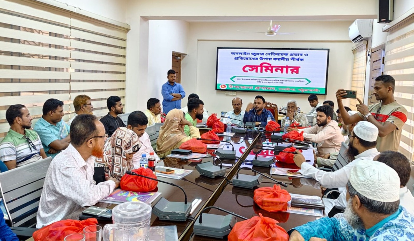 গলাচিপায় অনলাইন জুয়া প্রতিরোধে সচেতনতামূলক সেমিনার