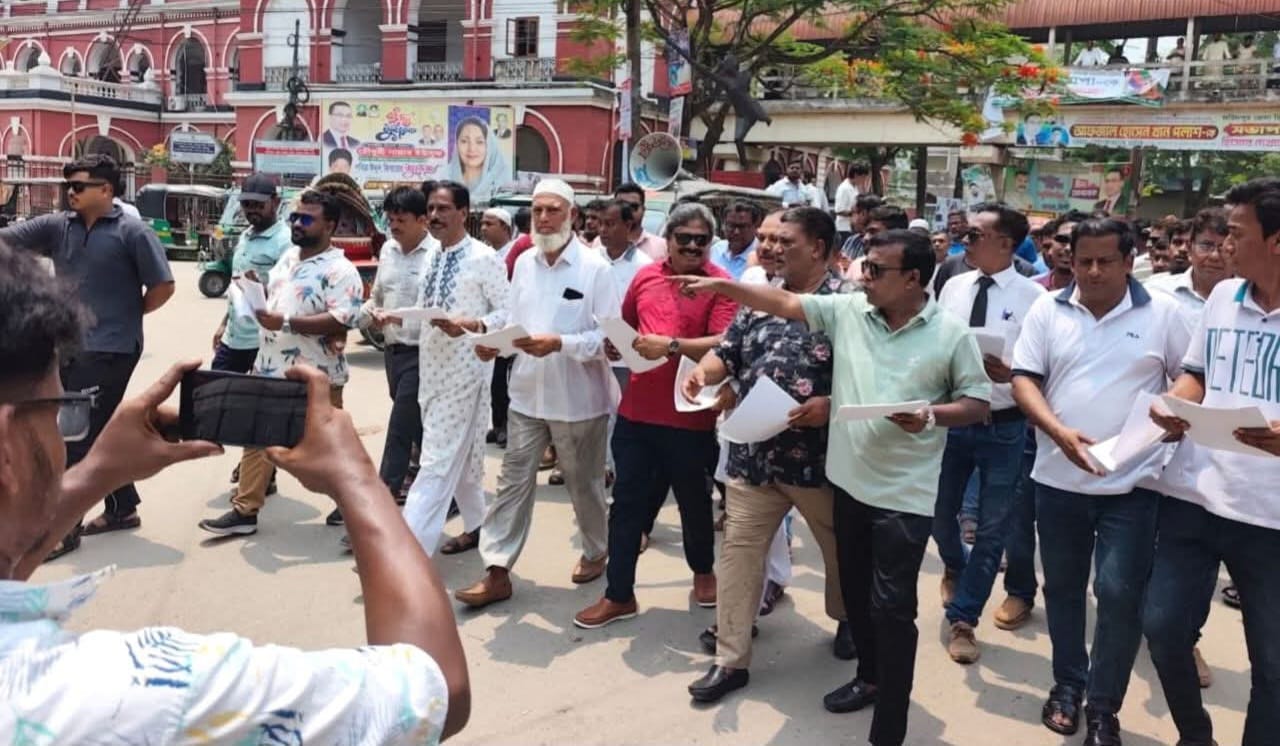 ফরিদপুরে জামায়াত জোটের মিথ্যা প্রচারণার বিরুদ্ধে যুবদলের প্রতিবাদ কর্মসূচি পালন 