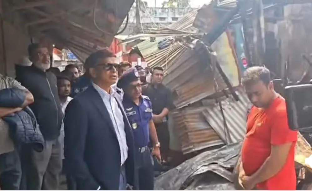 পঞ্চগড় বাজারে অগ্নিকাণ্ডে ৬টি দোকান ক্ষতিগ্রস্ত, সহায়তার আশ্বাস পানিসম্পদ প্রতিমন্ত্রীর 