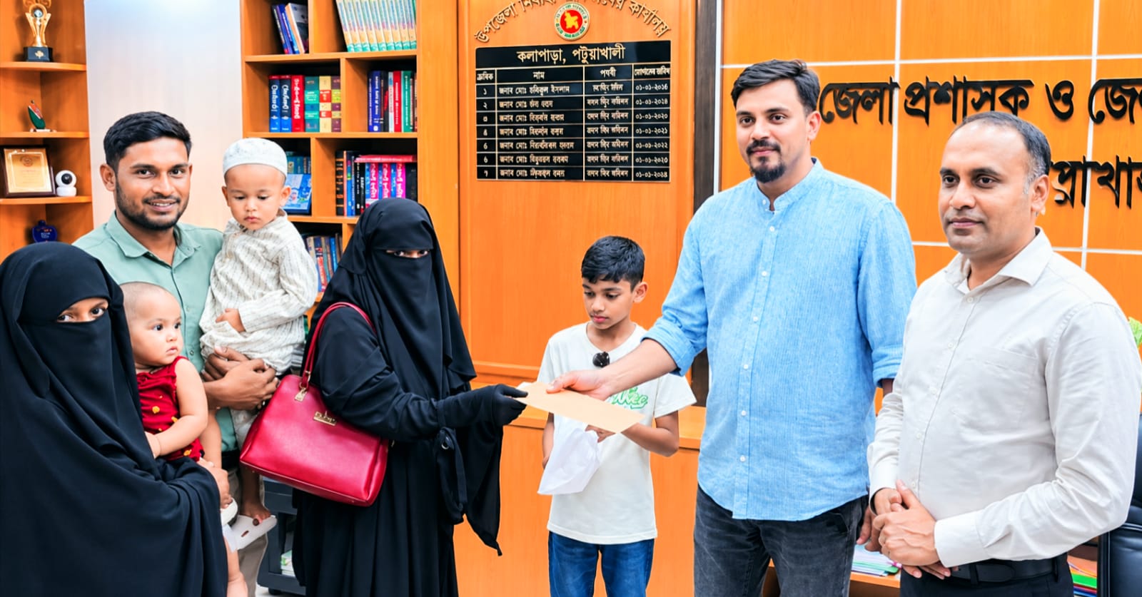 স্বামী-ইমাম হারানো দুই পরিবারের পাশে সৌদি প্রবাসী, মাসে ৮ হাজার টাকা সহায়তা