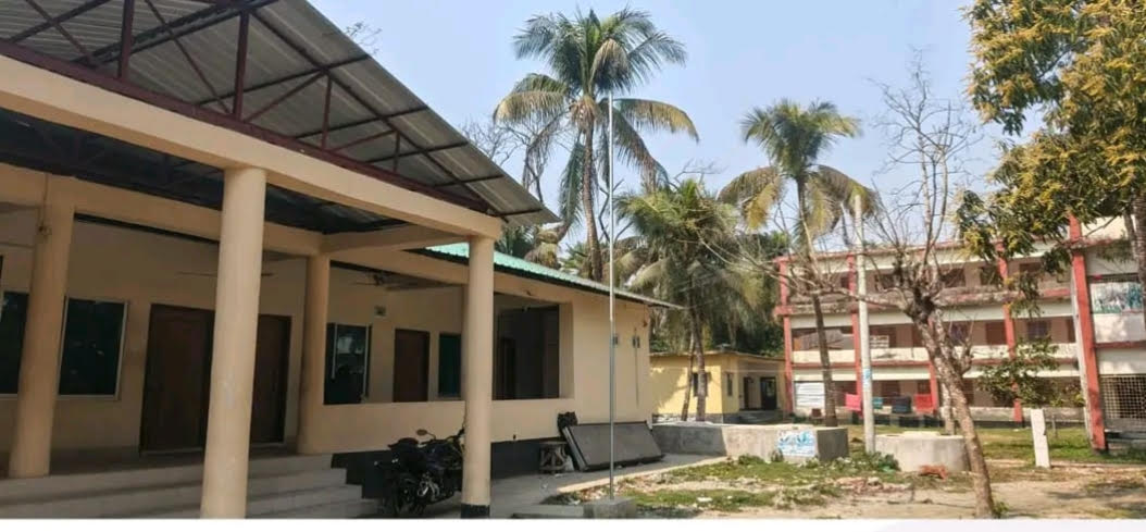 পাথরঘাটা জুডিসিয়াল ম্যাজিস্ট্রেট কোর্টে মহান শহীদ দিবসে হয়নি পতাকা উত্তোলন