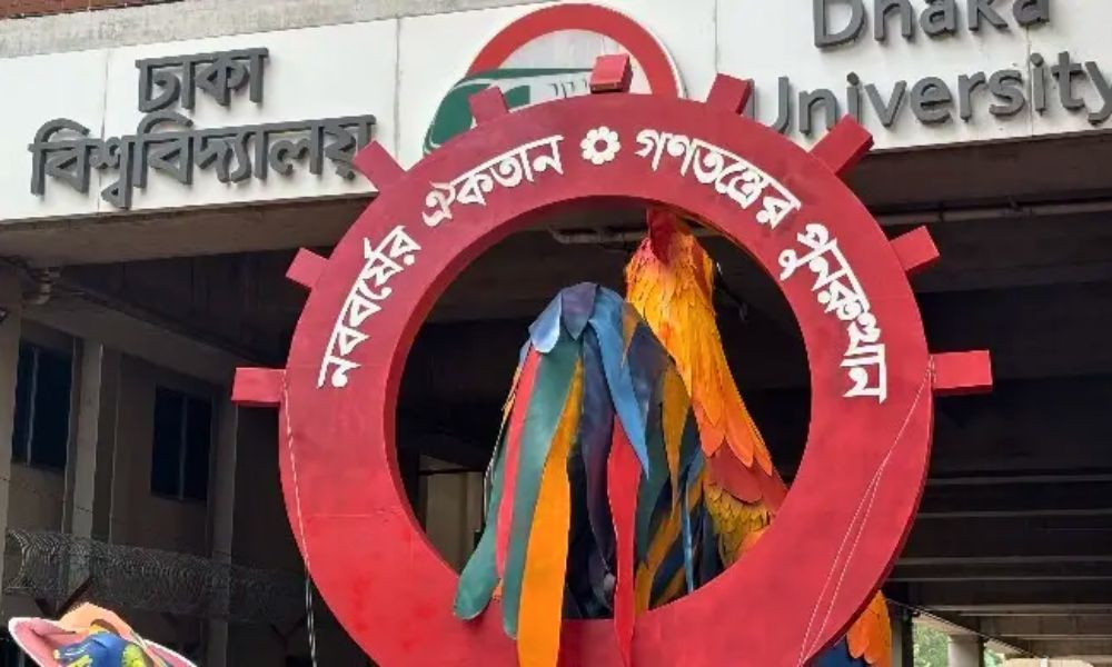 মেট্রো স্টেশনের ছাদে লেগে ভেঙে গেল নববর্ষের মোটিফ