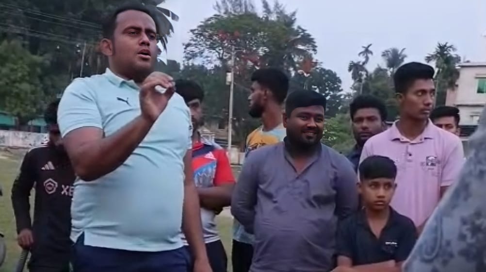 বাচ্চাদের সাথে  ইউএনও'র তর্ক-বিতর্ক,দিলেন হুমকি