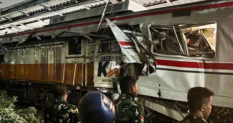 দুই ট্রেনের ভয়াবহ সংঘর্ষে নিহত ৪, আহত অন্তত ৩৮ জন