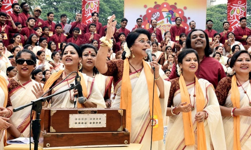 রেজওয়ানা চৌধুরী বন্যার নেতৃত্বে হাজারো কণ্ঠে বর্ষবরণ