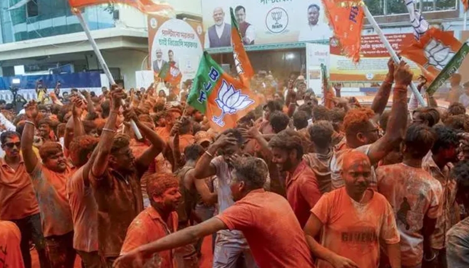বঙ্গ রাজনীতিতে মহাপ্রলয়: দেড় দশকের তৃণমূল শাসনের অবসান,বাংলায় ঐতিহাসিক ‘গেরুয়া সূর্যোদয়'