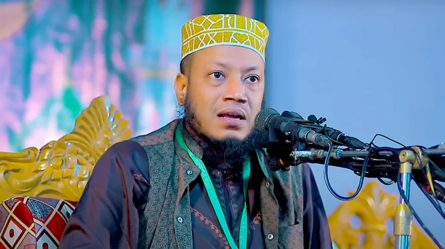 মুফতি আমির হামজার বিরুদ্ধে গ্রেপ্তারি পরোয়ানা জারি