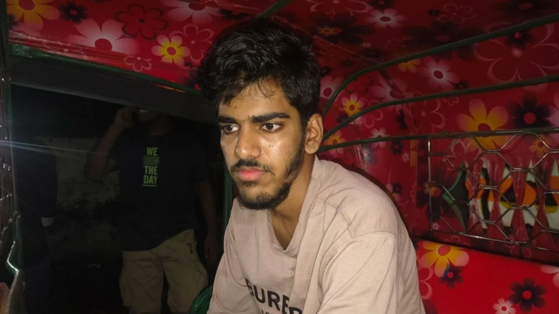 নারী শিক্ষার্থীদের নিয়ে অশালীন মন্তব্য, শিবিরকর্মীকে পুলিশে সোপর্দ