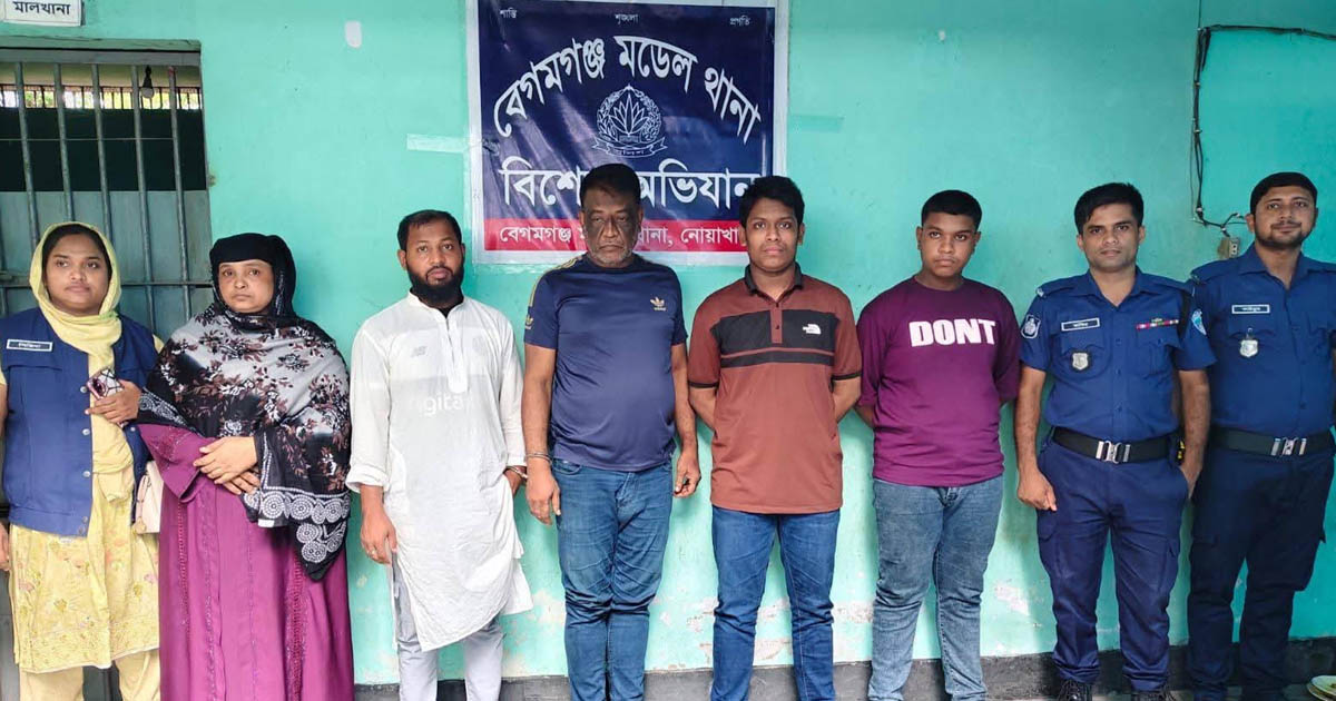 নোয়াখালীতে পর্নোগ্রাফি চক্রের ৫ সদস্য গ্রেপ্তার: উদ্ধার ৪ তরুণী