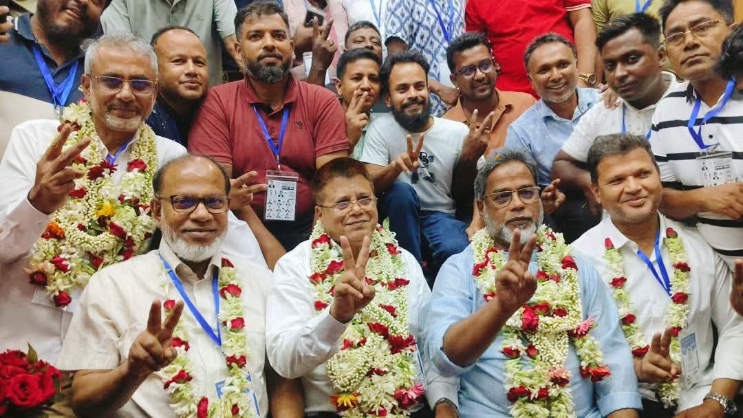 নাটকীয়তার পরও জামায়াত প্যানেল ভরাডুবি, নির্বাচনে বিএনপির জয়