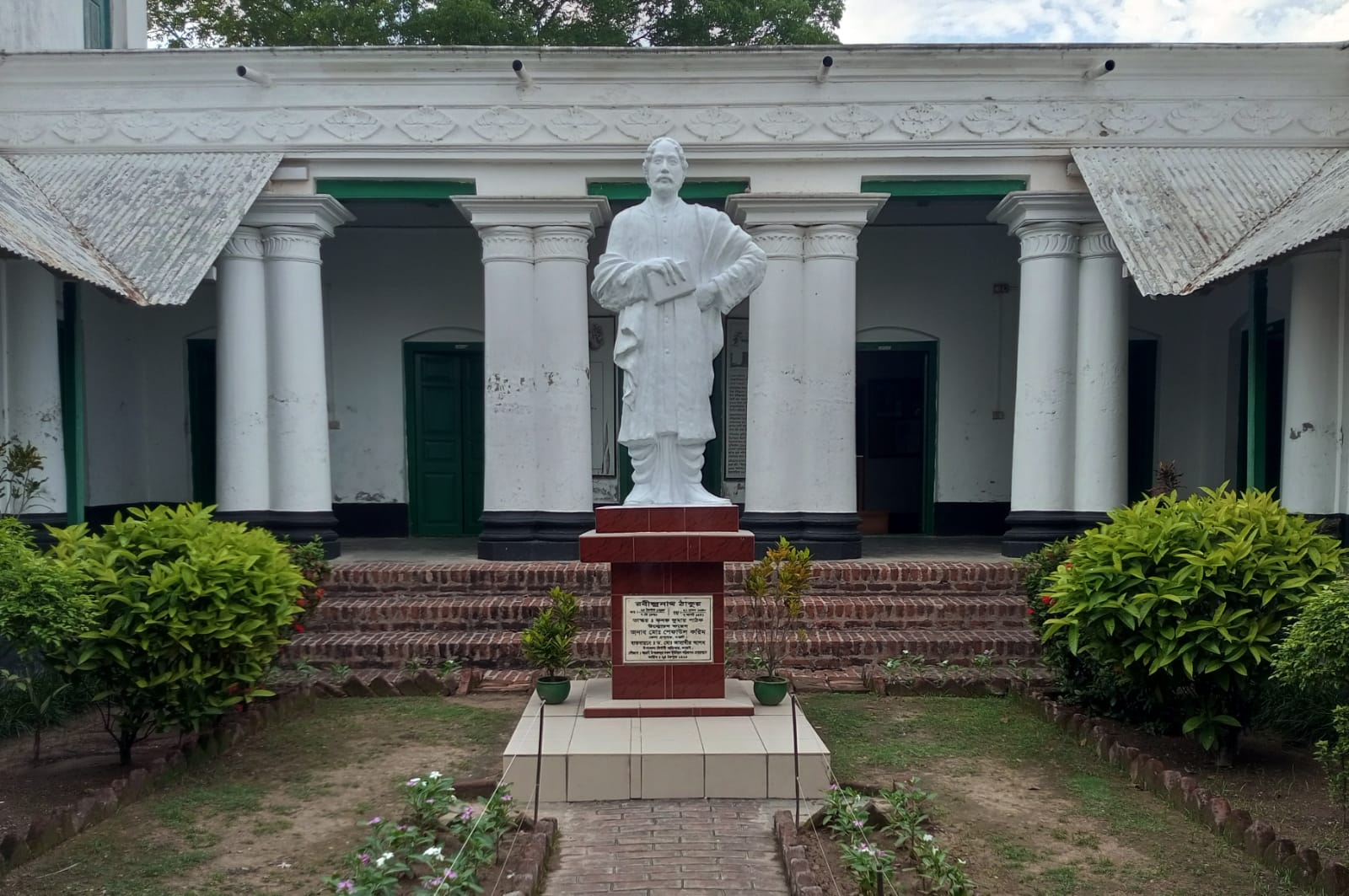 রাত পোহালেই আত্রাইয়ের পতিসরে রবীন্দ্র জন্ম জয়ন্তী উৎসব 