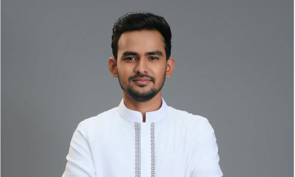 আসিফ মাহমুদের দেশ ছাড়ার শঙ্কা, নিষেধাজ্ঞা চাইবে দুদক