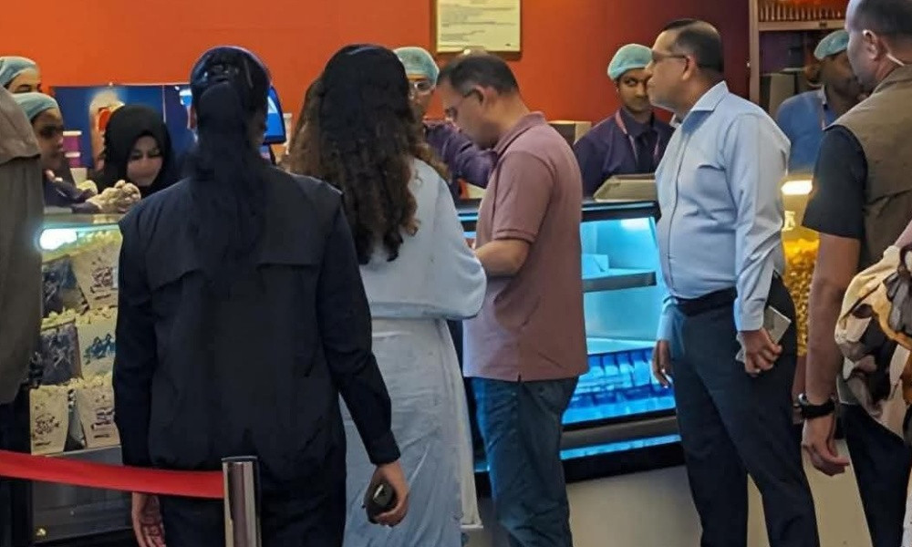 ‘বনলতা এক্সপ্রেস’ দেখতে মেয়ে জাইমাকে নিয়ে সিনেমা হলে প্রধানমন্ত্রী