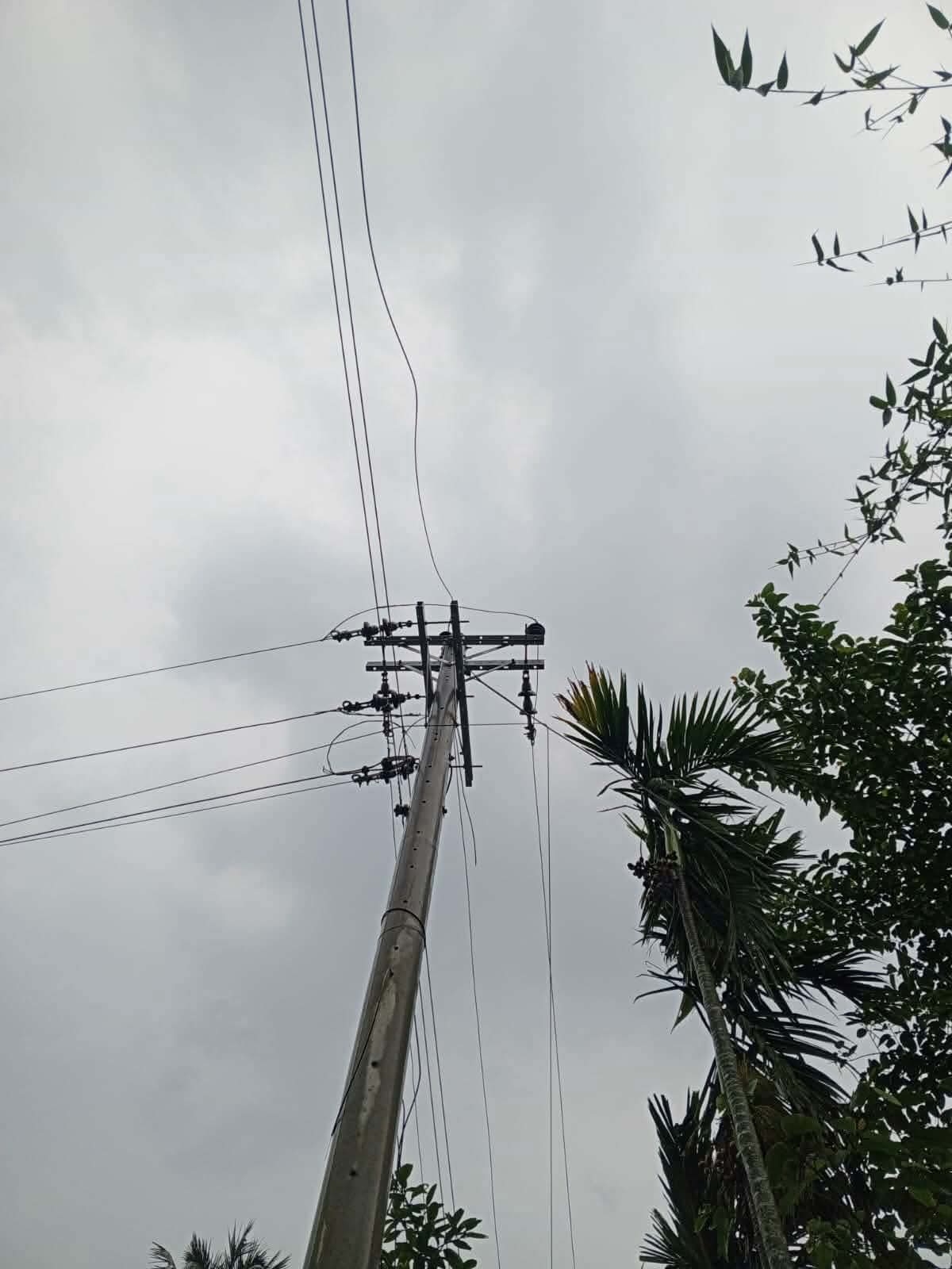 কালবৈশাখীর তাণ্ডবে লন্ডভন্ড খানসামা