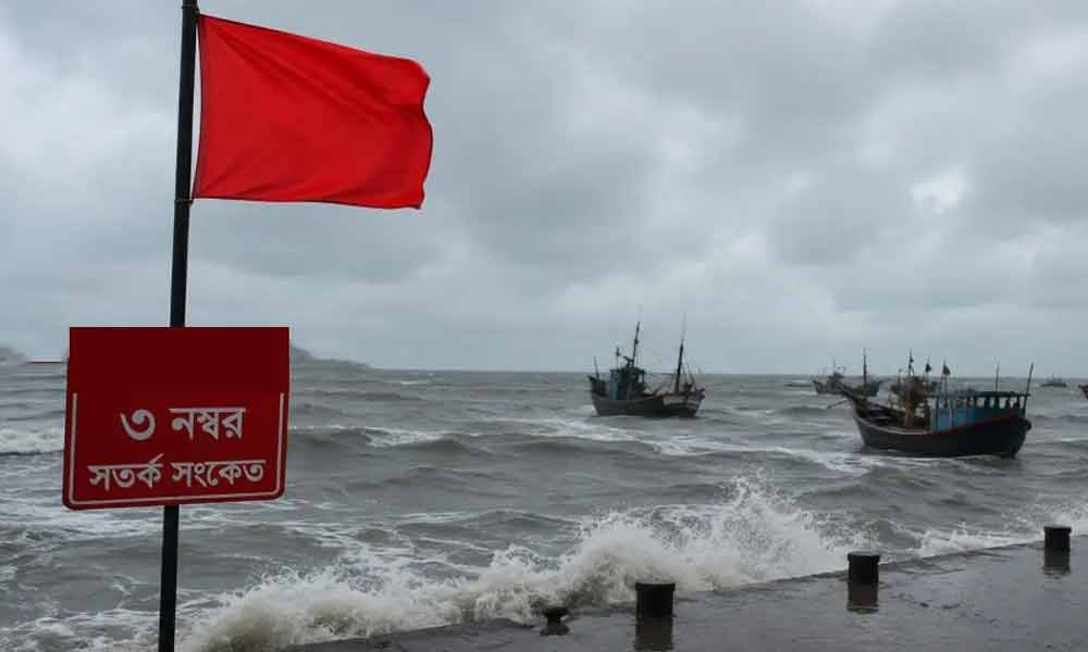 সাগরে নিম্নচাপ, সমুদ্রবন্দরে ৩ নম্বর সতর্কসংকেত