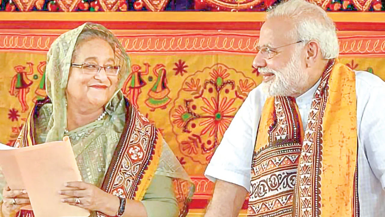 দিল্লির ‘আতিথেয়তায়’ দিল মজেছে হাসিনার, ছাড়তে নারাজ ভারত