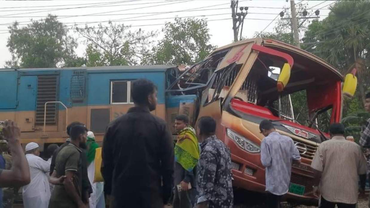 নিহত ১২ জনের পরিবার এক লাখ টাকা করে পাবে: রেল প্রতিমন্ত্রী