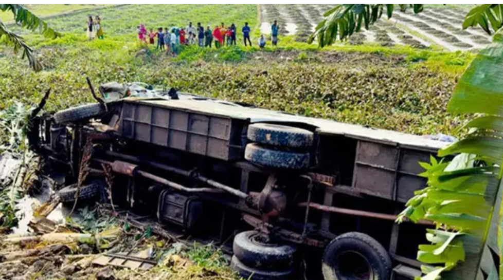 ফরিদপুরে বাস-ট্রাক মুখোমুখি সংঘর্ষ, আহত ৩০