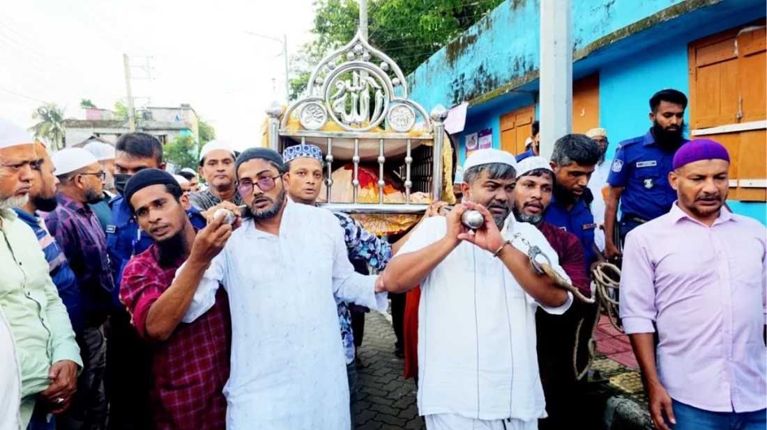 প্যারোলে মুক্তি পেয়ে মায়ের জানাজায় বিশ্বজিৎ হত্যা মামলার আসামি শাকিল