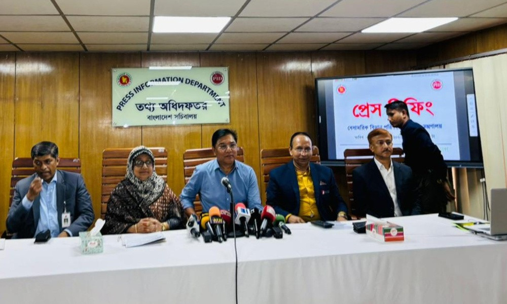 হাজিদের ‘লাগেজ চুরি’ হওয়ার ভিডিও অসত্য দাবি প্রতিমন্ত্রীর