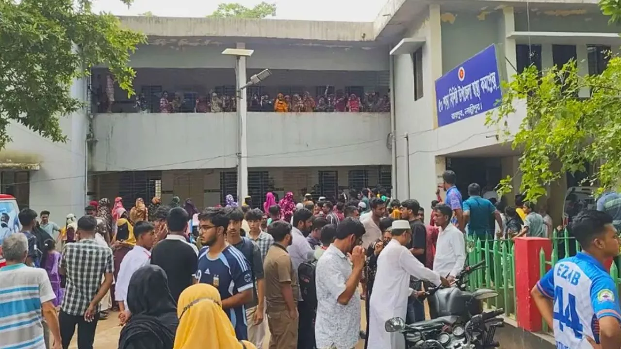 ঢাবির ছাত্রী ও তার মা-বোনকে কুপিয়ে হত্যা, গণপিটুনিতে হত্যাকারীর মৃত্যু