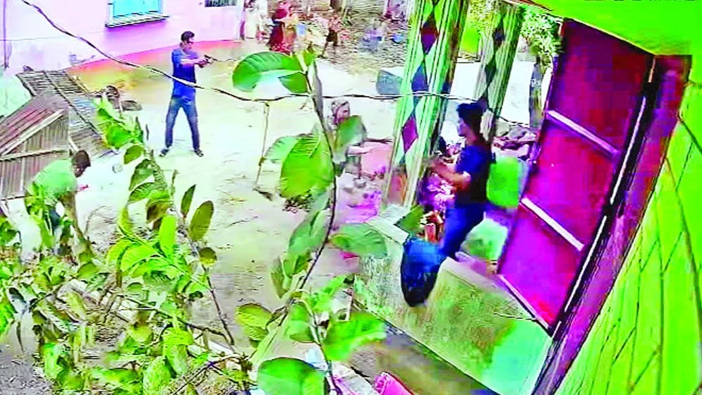 নির্মম হত্যাকাণ্ডে চরম ক্ষোভ ও আতঙ্ক:  পেশাদার সন্ত্রাসীরা নিয়ন্ত্রণহীন