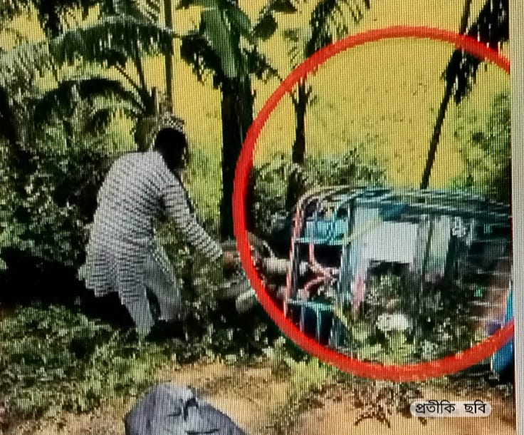 রাণীনগরে ছিনতাইকারীর কবল থেকে রক্ষা পেতে অটোরিকশা থেকে লাফ দিলেন যাত্রী