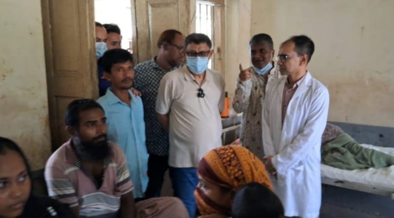 আকস্মিক পরিদর্শনে শরণখোলা স্বাস্থ্য কমপ্লেক্সে স্বাস্থ্য ও পরিবার পরিকল্পনা মন্ত্রী