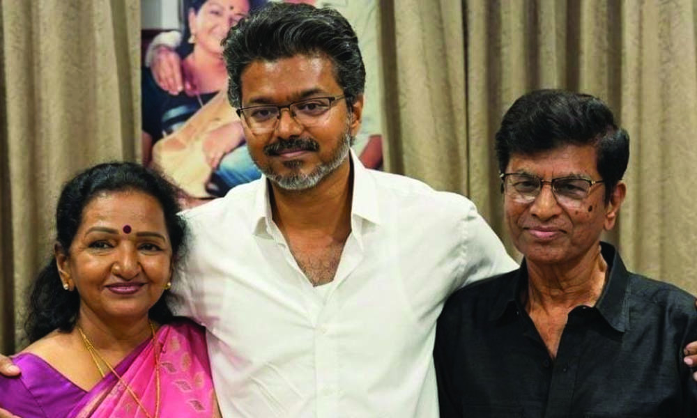 ছেলে বিজয়ের ঐতিহাসিক সাফল্যে বাবা-মায়ের আবেগঘন প্রতিক্রিয়া