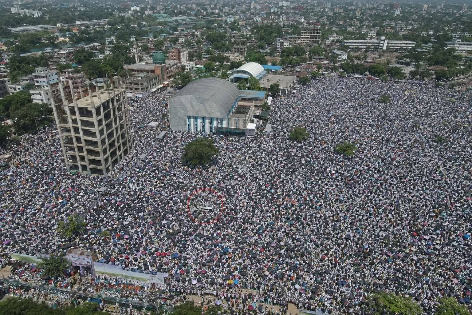 বাঁধা পেড়িয়ে ভোলায় তোফায়েল আহমেদের জানাজায় মানুষের ঢল