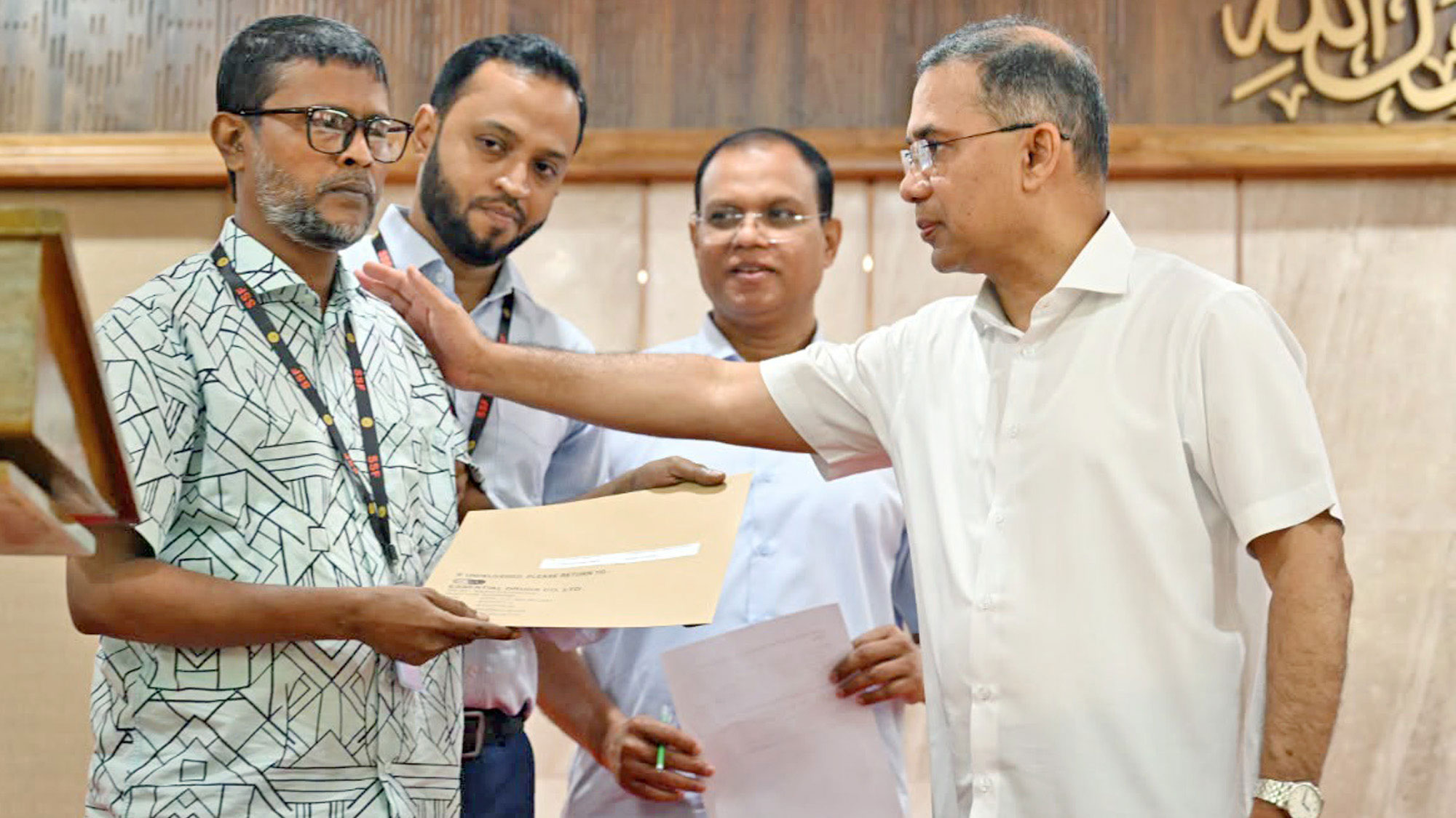 জুলাই অভ্যুত্থানে শহীদ পরিবারের ৭৪ জনকে চাকরির নিয়োগপত্র দিলেন প্রধানমন্ত্রী