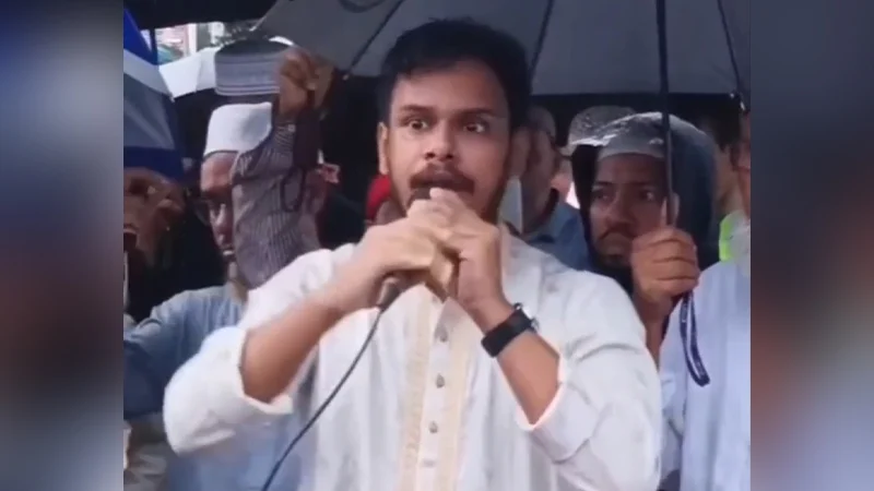 পুলিশকে পিটিয়ে রক্তাক্ত করেছি এ দৃশ্য কি আপনারা দেখেননি, সমাবেশে এনসিপি নেতা