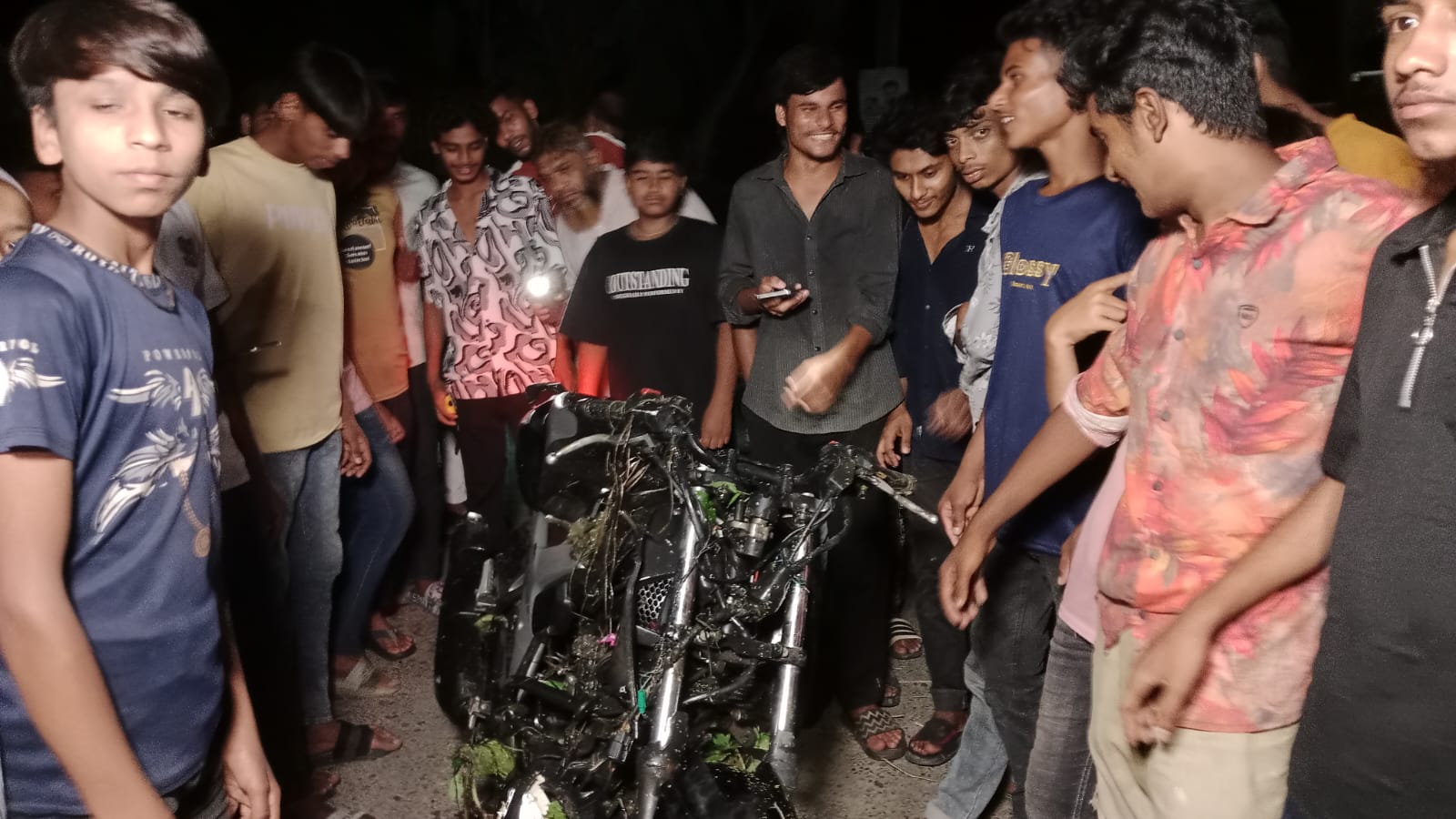 বোয়ালমারীতে মোটরসাইকেল-বাইসাইকেলের মুখোমুখি সংঘর্ষে আহত ২