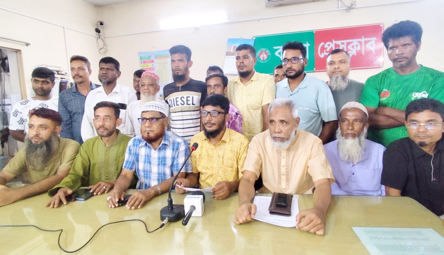 বগুড়ায় নির্মাণ শ্রমিকদের অসন্তোষ, গচ্ছিত ১৪ লাখ টাকার হদিস নেই