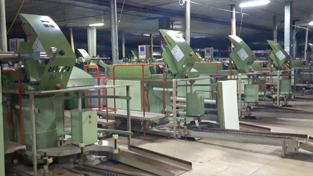 বন্ধ শিল্পপ্রতিষ্ঠান ‍খুলে দেওয়ার সিদ্ধান্ত সরকারের