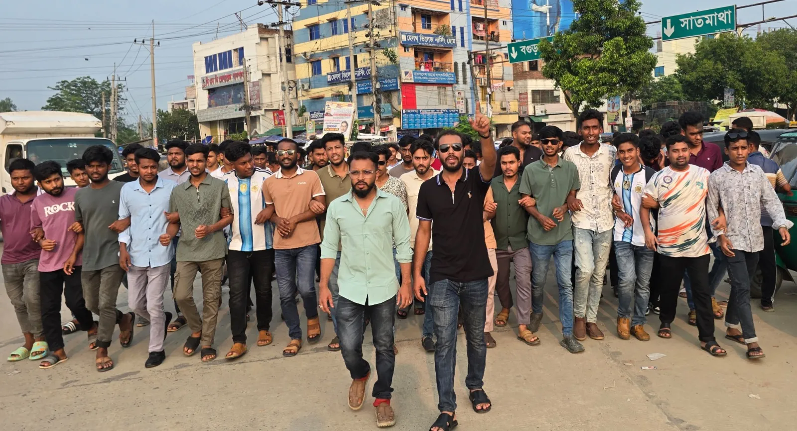 নোয়াখালীতে ছাত্রদল নেতার ওপর হামলার প্রতিবাদে বগুড়ায় সদর উপজেলা ছাত্রদলের বিক্ষোভ মিছিল