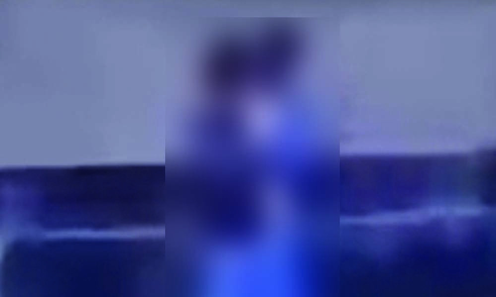 ফেসবুকে চুমুর ভিডিও ভাইরাল, ছাত্রকে শোকজ