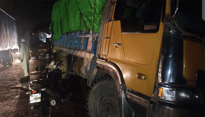 মধুখালীতে ঢাকা-খুলনা মহাসড়কে বাস-ট্রাকের মুখোমুখি সংঘর্ষে  নিহত ১আহত ১৫