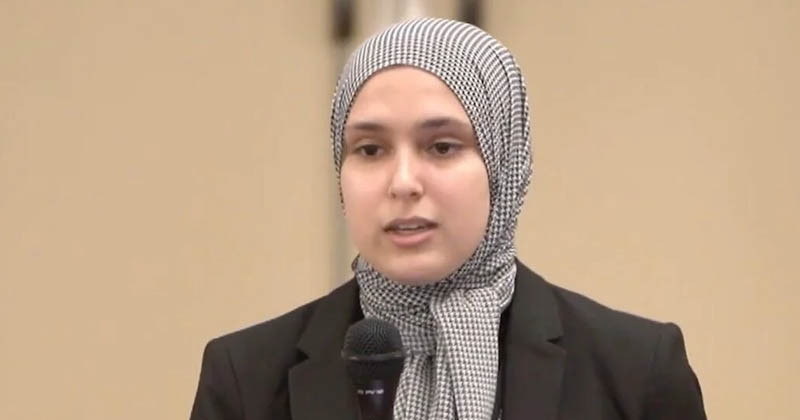 ট্রাম্প প্রশাসনের ‘নৃশংসতার’ প্রতিবাদ: হোয়াইট হাউস প্যানেলের একমাত্র মুসলিম নারীর পদত্যাগ