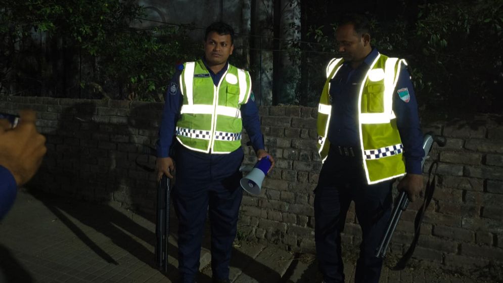 হ্যান্ডমাইকে বাজছিল ৭ মার্চের ভাষণ, অতঃপর...