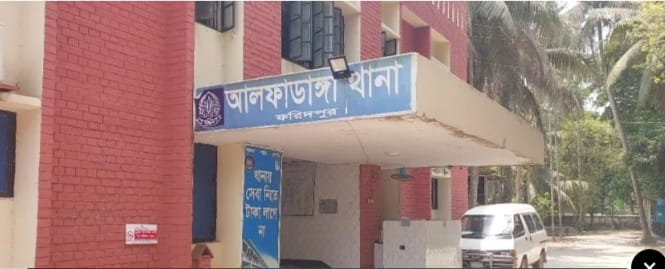 ছেলের কোদালের কোপে মা খুন 