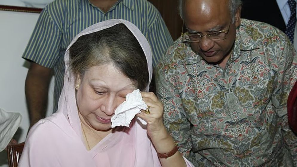 খালেদা জিয়াকে সেনানিবাসের বাড়ি থেকে উচ্ছেদে কার কী ভূমিকা ছিল?