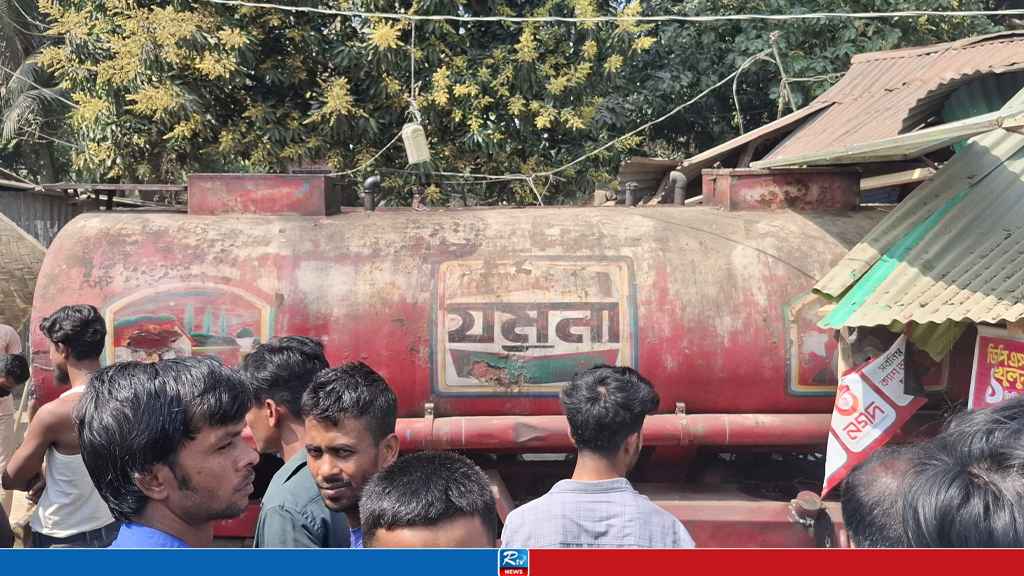 শ্রীপুরে সড়ক দুর্ঘটনায় প্রাণ গেল কলেজ ছাত্রের 