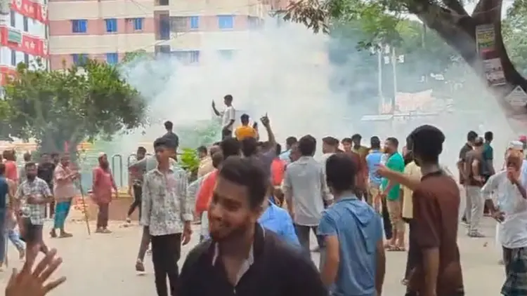 সৌদিতে ফেলে আসা লাগেজ নিয়ে ব্রাহ্মণবাড়িয়ায় দুই পক্ষের সংঘর্ষ, আহত ১০