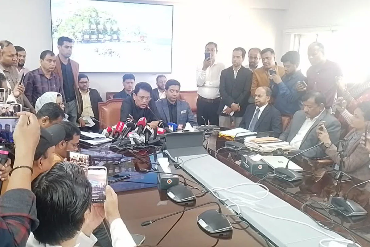 ইংলিশ মিডিয়াম স্কুলকে নিয়মের মধ্যে আনতে ব্যবস্থা নেওয়া হবে : শিক্ষামন্ত্রী