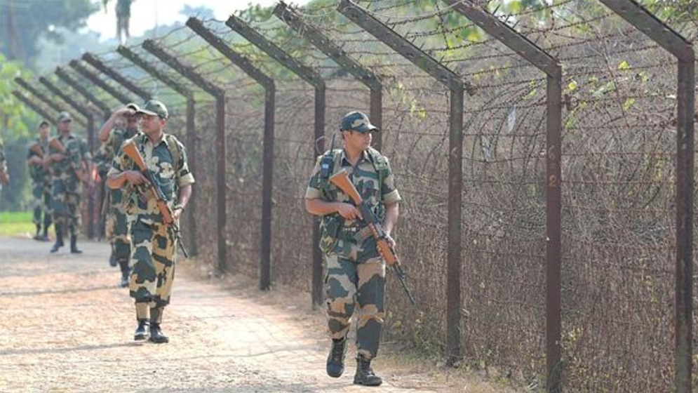 বাংলাদেশ সীমান্তে নিজেদের মধ্যে গোলাগুলি করে ২ বিএসএফ সদস্য নিহত