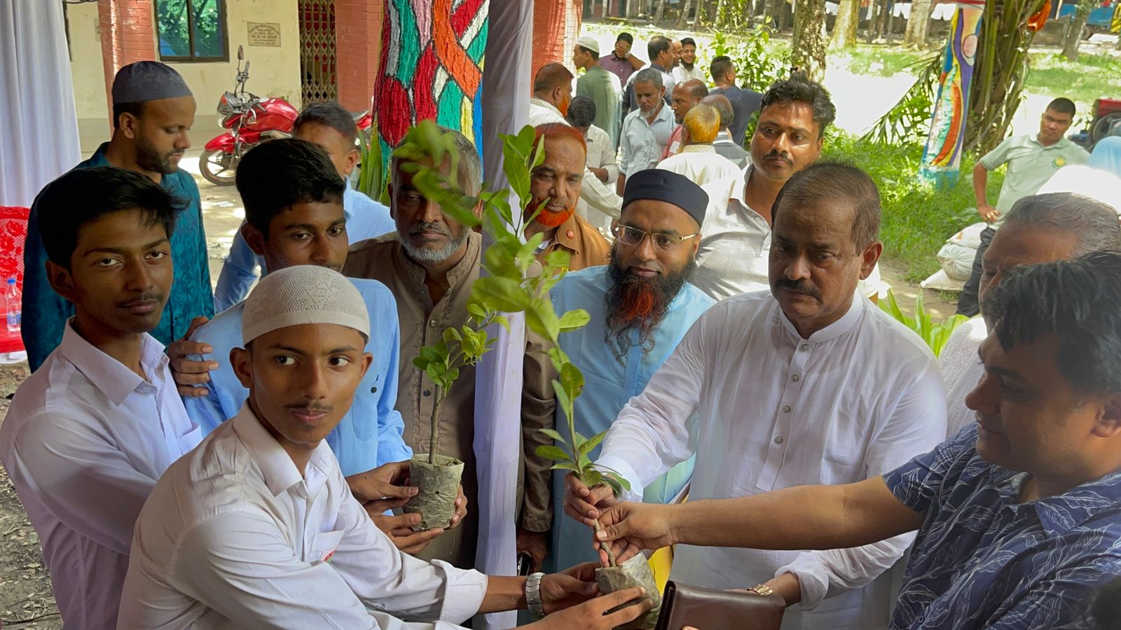 রায়পুরে প্রায় ৭ হাজার কৃষকের মাঝে বিনামূল্যে কৃষি প্রণোদনার উপকরণ বিতরণ