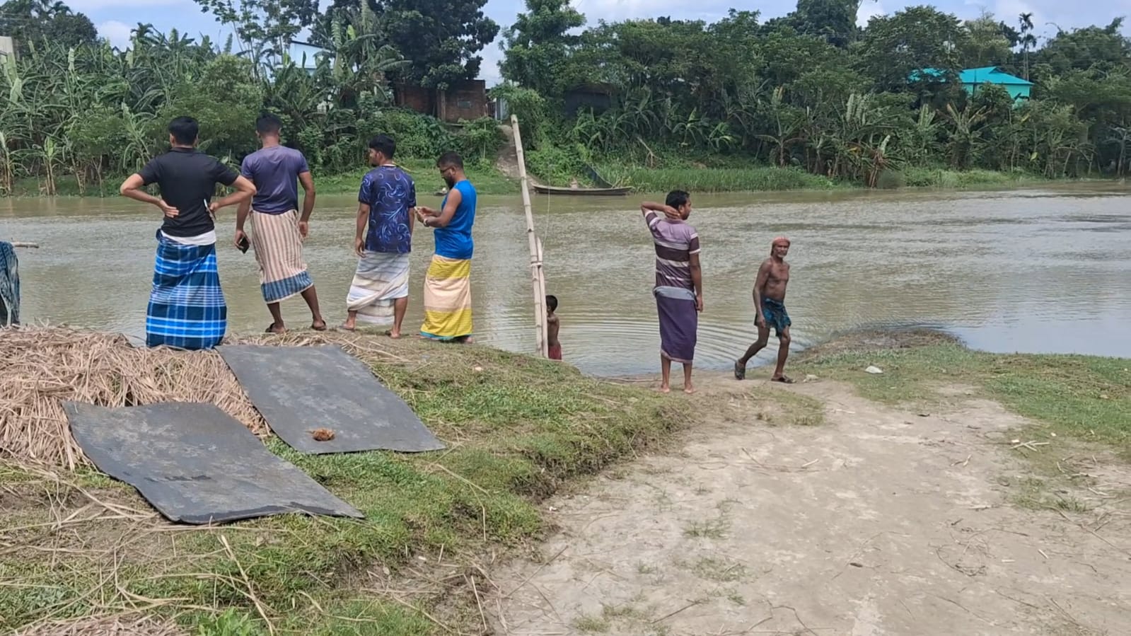 ঝাড়তলা–পাঁচুয়া হাজী বাজার (গঙ্গা) ঘাটে স্থায়ী সেতুর দাবিতে জনআকুতি