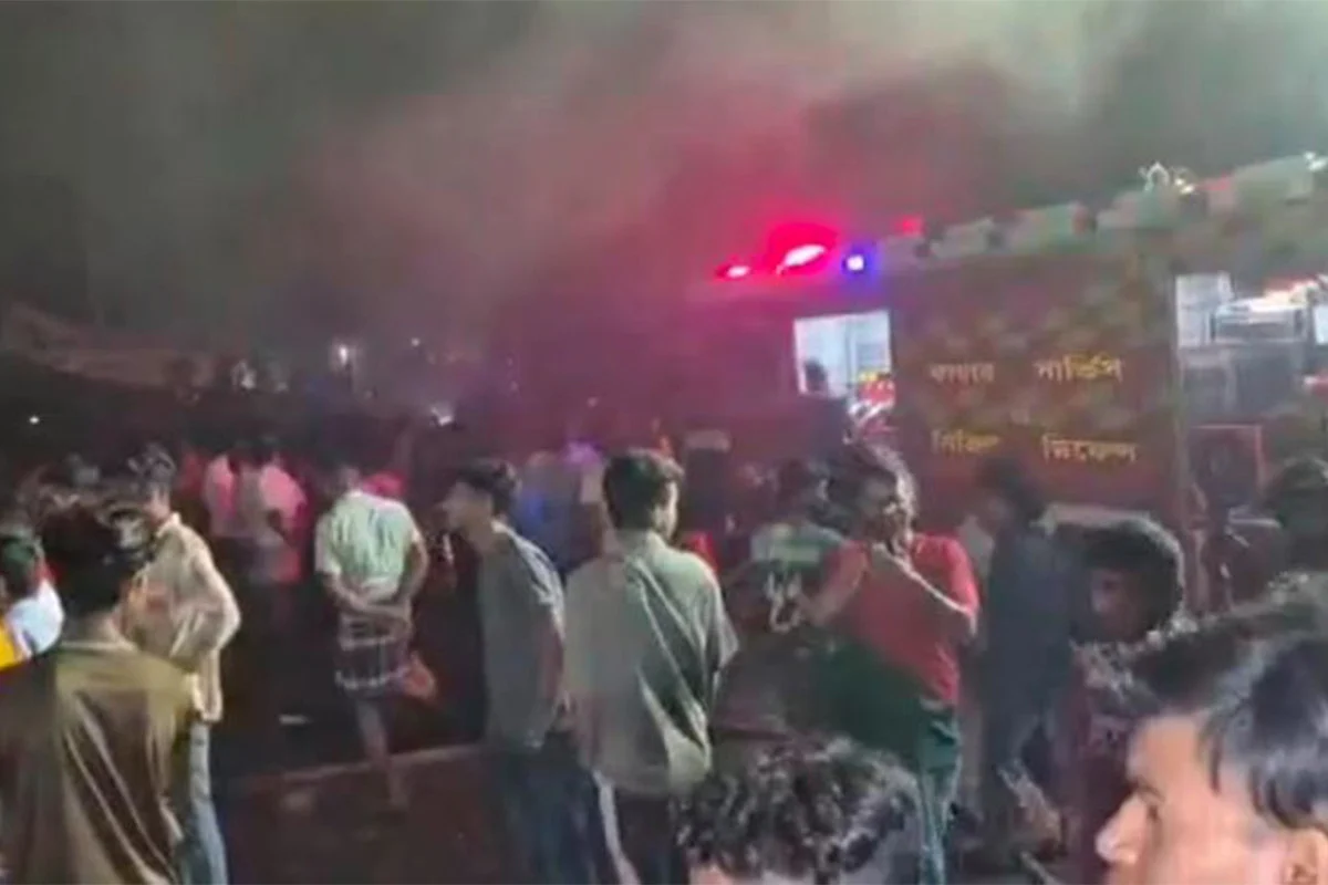 গাজীপুরে পোশাক কারখানায় আগুন